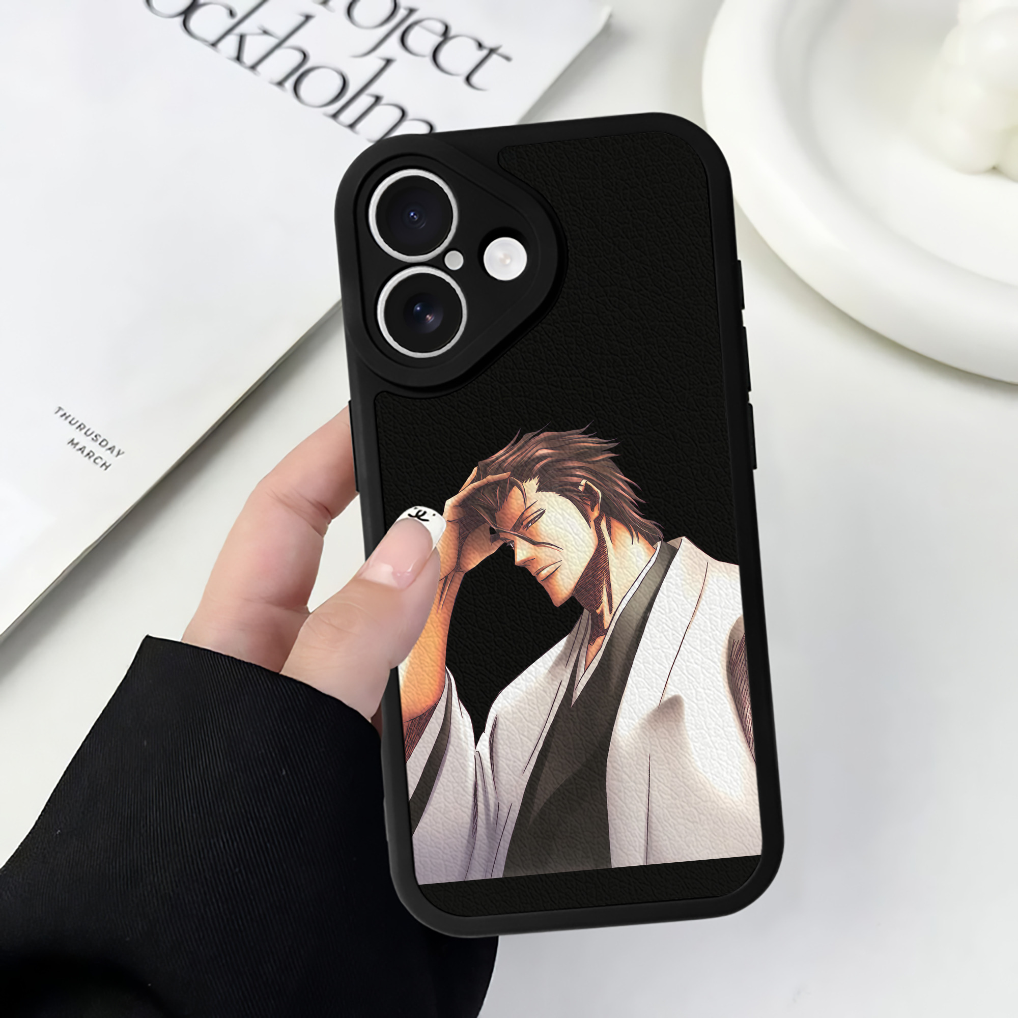 （画像用） ブリーチ 藍染 惣右介（あいぜん そうすけ） BLEACH Aizen Sousuke 【iPhone 16シリーズ対応】シリコンスマホケース（レザー調） 材質：シリコン